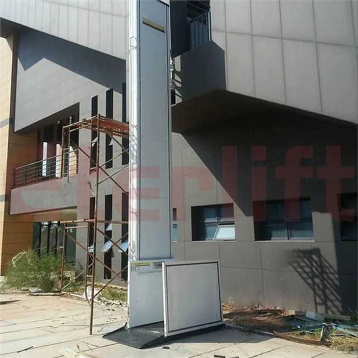 Hidrauliskais ratiņkrēslu pacēlājs ar rampu