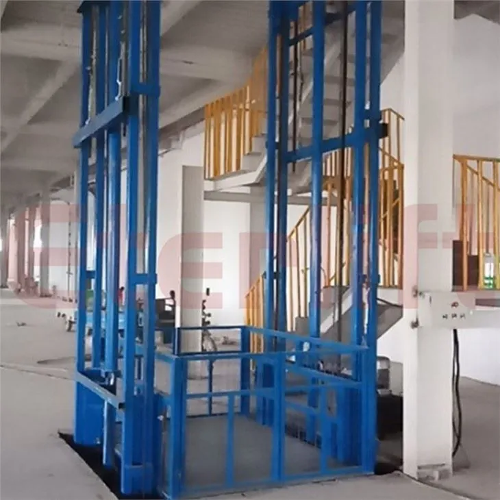 Noliktavas hidrauliskais kravas pacēlājs