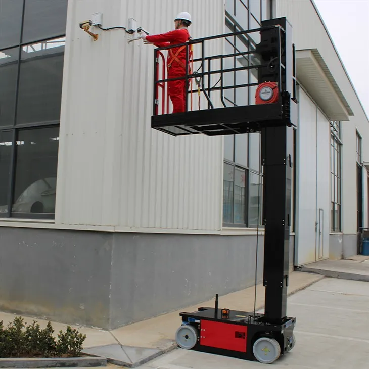 8 m pašpiedziņas-vertikālais masta pacēlājs