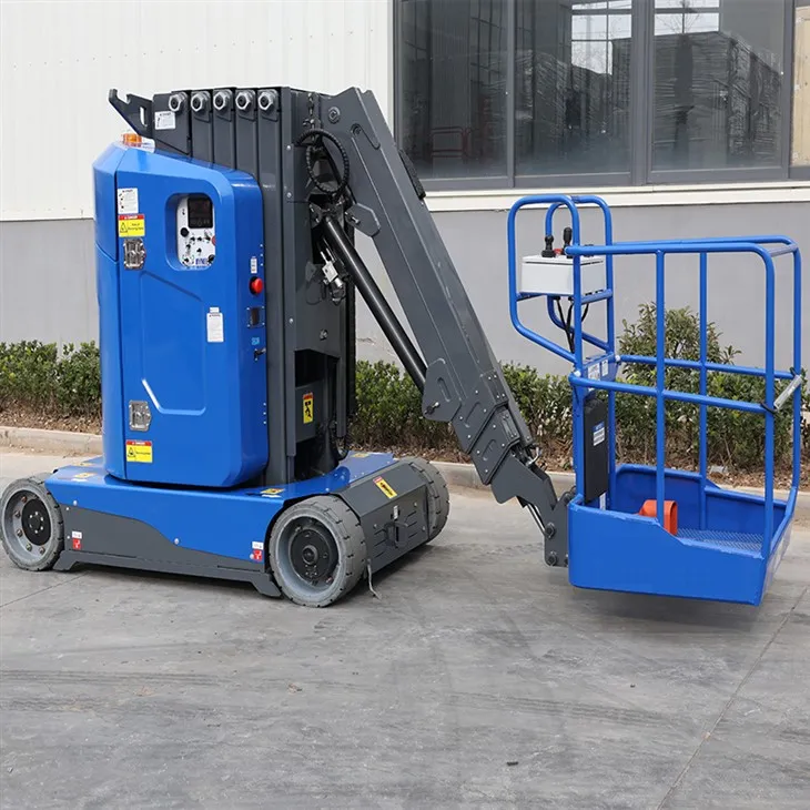 Pašpiedziņas-vertikāls masta pacēlājs ar strēli