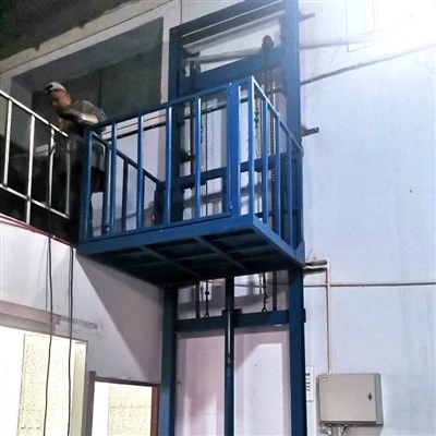 Vertikālais kravas lifts